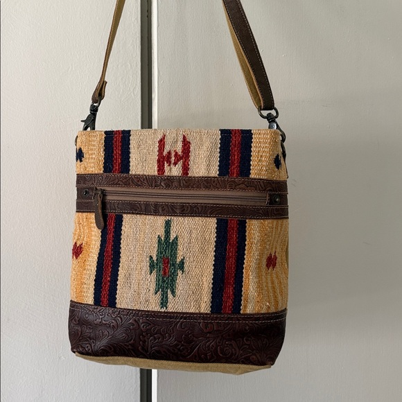 SPRING BLOOMS SHOULDER BAG - Picture 14 of 17